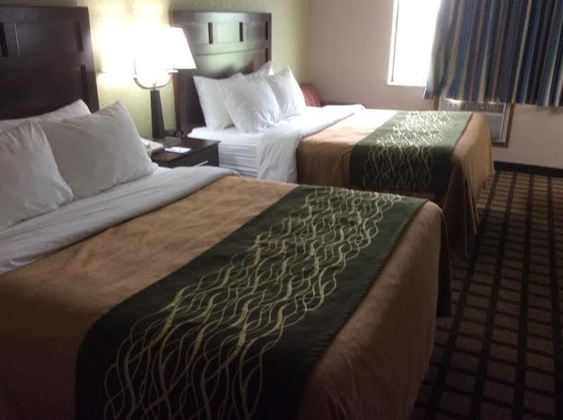 Hotel Baymont By Wyndham Ames Esterno foto