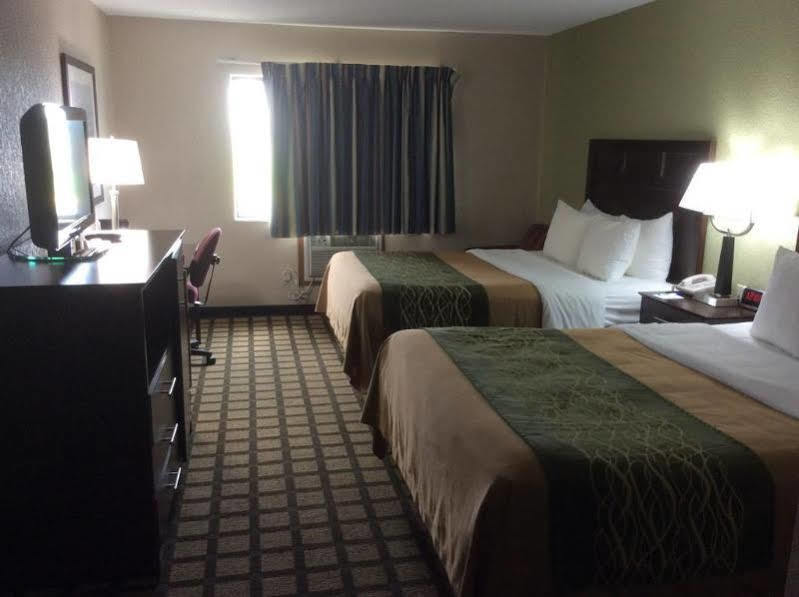 Hotel Baymont By Wyndham Ames Esterno foto