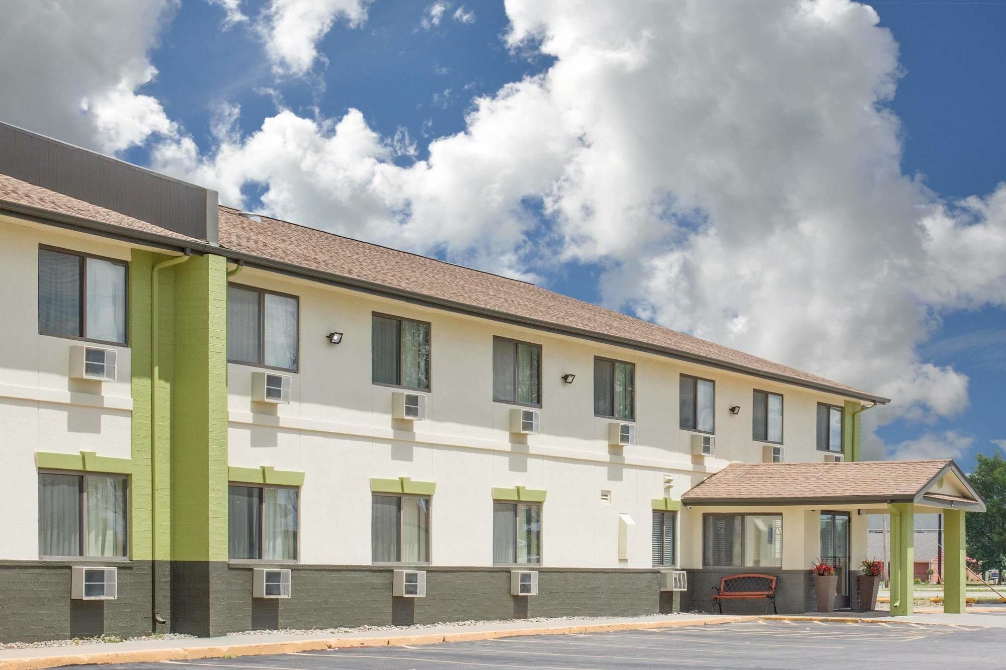 Hotel Baymont By Wyndham Ames Esterno foto